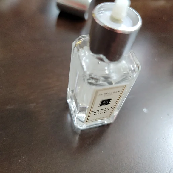 Used once Jo Malone English Pear & Freesia Cologne 9 mL - Picture 3 of 6